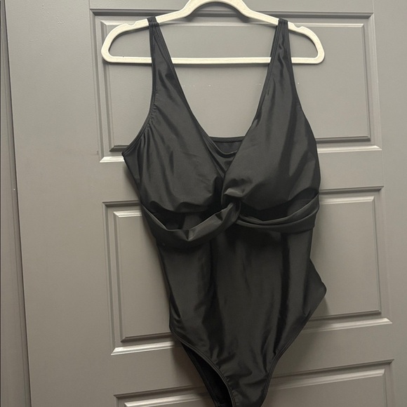 Black one piece bathing suit  with adjustable straps Medium coverage NWOT - Picture 10 of 11